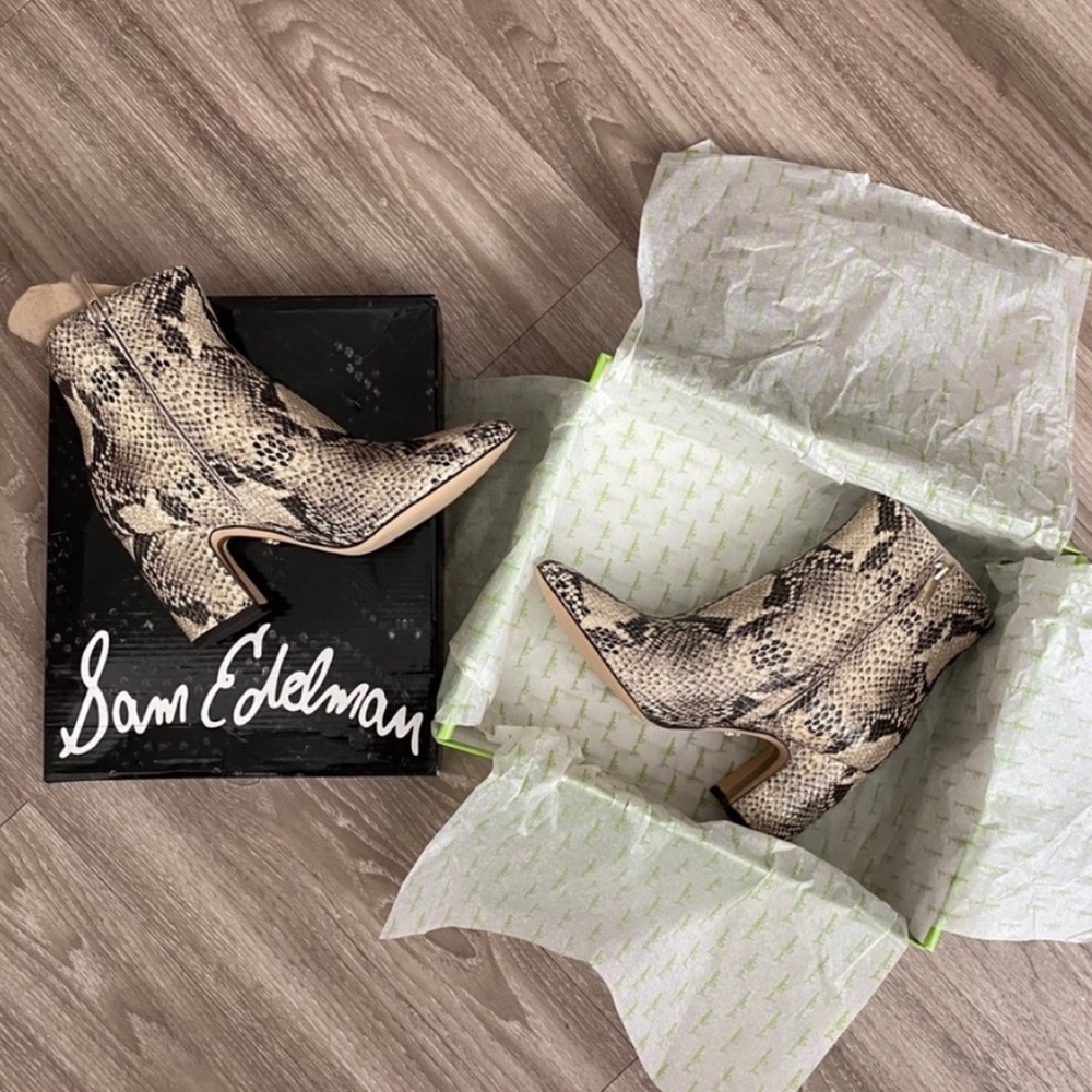 ✨NWT White Snake Print Ankle Boots